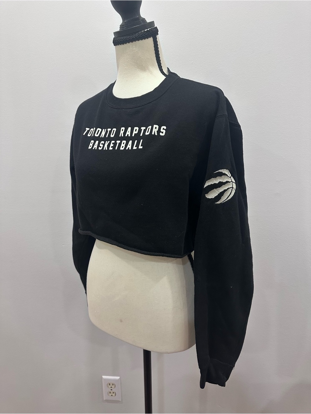 PEACE COLLECTIVE Toronto Raptors Black Cropped Crew Sweatshirt Women’s Sz Small
